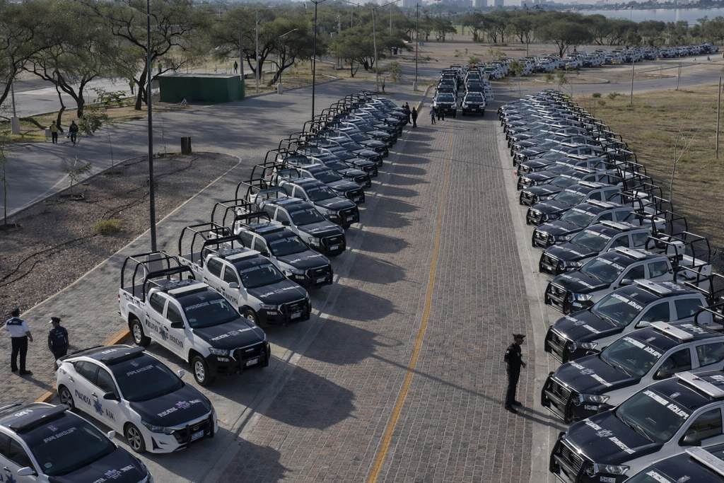 León refuerza su seguridad con la entrega de 97 nuevas patrullas ...